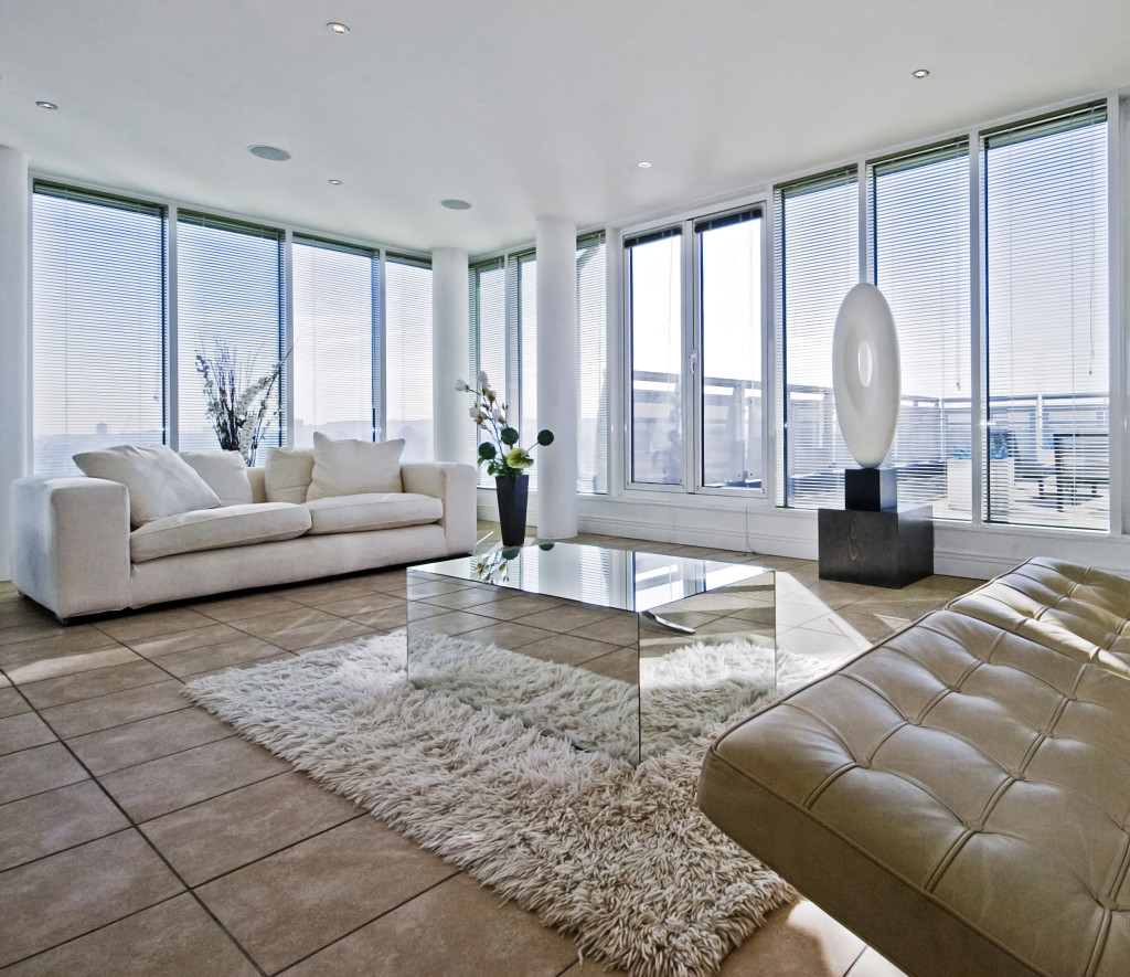 Massive living room with chunky white sofas